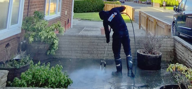 Cleaning Decking with pressure washer